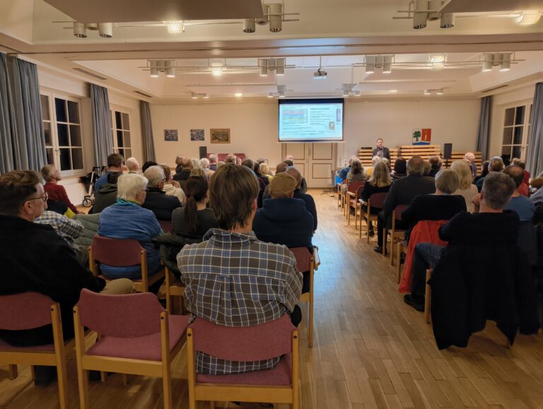 „Nachtrag: Große Begeisterung für das Bronzeschwert von Itzstedt“